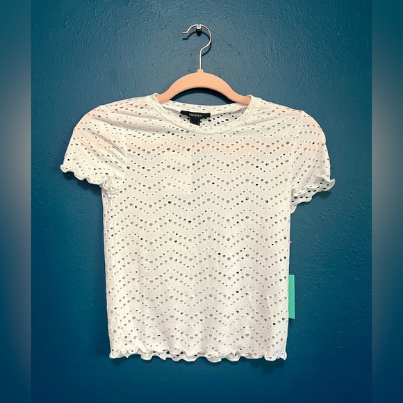 Forever21 NWT Scalloped Trim White Short Sleeve Top - Small - Picture 3 of 8